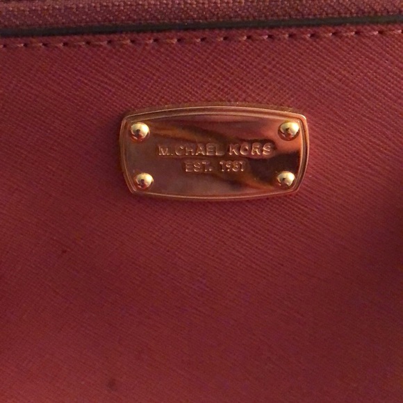 Michael Kors Pink purse. - Picture 3 of 5